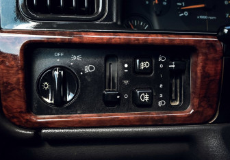 Подержанный автомобиль Jeep Grand Cherokee 1995 года (15 фото)