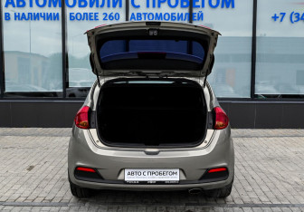 Подержанный автомобиль Kia Ceed Hatchback 2012 года (21 фото)