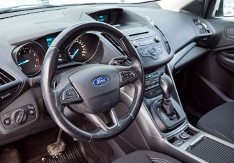 Подержанный автомобиль Ford Kuga 2018 года (10 фото)