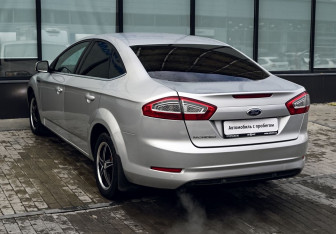 Подержанный автомобиль Ford Mondeo Sedan 2012 года (3 фото)