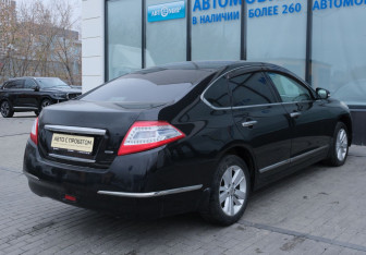 Подержанный автомобиль Nissan Teana 2012 года (5 фото)
