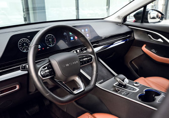 Подержанный автомобиль Omoda C5 2024 года (15 фото)