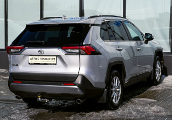 Подержанный автомобиль Toyota RAV4 2020 года (5 фото)