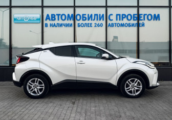 Подержанный автомобиль Toyota C-HR 2019 года (6 фото)