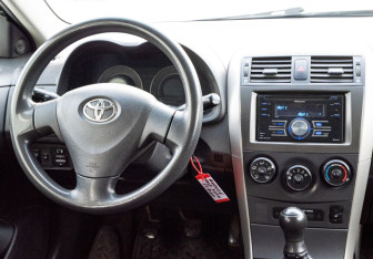 Подержанный автомобиль Toyota Corolla Sedan 2008 года (10 фото)