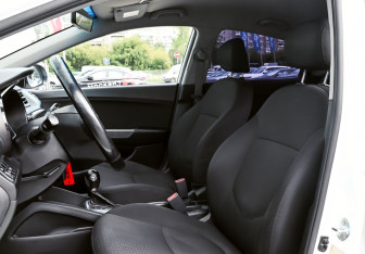 Подержанный автомобиль Kia Rio Sedan 2015 года (16 фото)