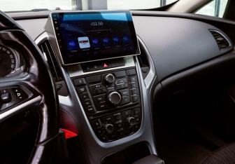 Подержанный автомобиль Opel Astra Sedan 2014 года (11 фото)