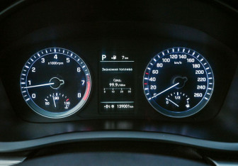 Подержанный автомобиль Hyundai Sonata 2017 года (17 фото)