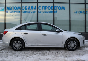 Подержанный автомобиль Chevrolet Cruze Sedan 2013 года (6 фото)