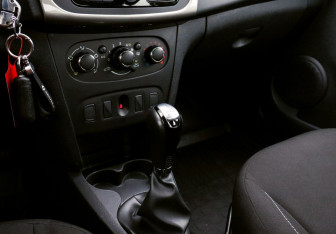 Подержанный автомобиль Renault Logan Sedan 2019 года (9 фото)