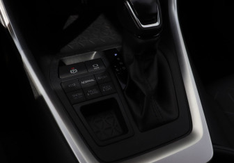 Подержанный автомобиль Toyota RAV4 2020 года (10 фото)
