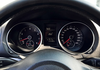 Подержанный автомобиль Volkswagen Golf Hatchback 2010 года (9 фото)