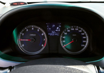 Подержанный автомобиль Hyundai Solaris Sedan 2010 года (11 фото)