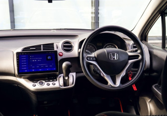 Подержанный автомобиль Honda Stream 2010 года (17 фото)