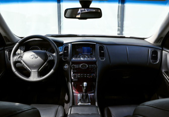 Подержанный автомобиль Infiniti EX 2011 года (22 фото)