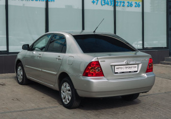 Подержанный автомобиль Toyota Corolla Sedan 2006 года (3 фото)
