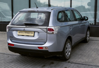 Подержанный автомобиль Mitsubishi Outlander 2013 года (5 фото)