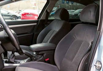 Подержанный автомобиль Peugeot 407 Sedan 2006 года (14 фото)