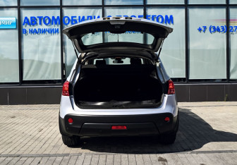 Подержанный автомобиль Nissan Qashqai 2008 года (20 фото)