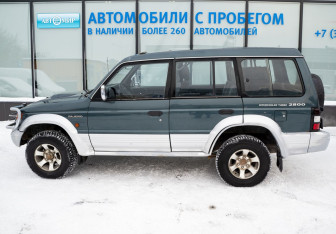 Подержанный автомобиль Mitsubishi Pajero 1995 года (3 фото)