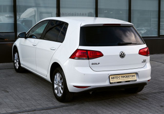Подержанный автомобиль Volkswagen Golf Hatchback 2014 года (3 фото)