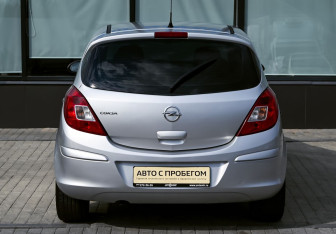 Подержанный автомобиль Opel Corsa 2011 года (4 фото)