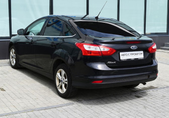 Подержанный автомобиль Ford Focus Sedan 2011 года (3 фото)