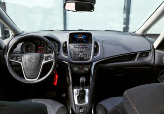 Подержанный автомобиль Opel Zafira Compactvan 2013 года (21 фото)