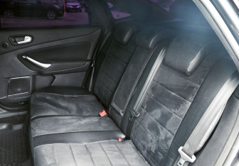 Подержанный автомобиль Ford Mondeo Sedan 2010 года (17 фото)