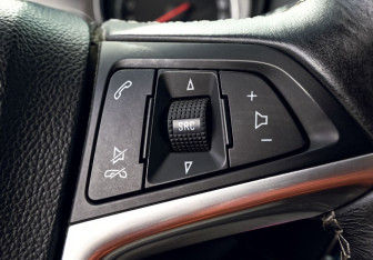 Подержанный автомобиль Opel Mokka 2012 года (13 фото)
