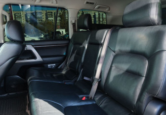 Подержанный автомобиль Toyota Land Cruiser Suv 2011 года (21 фото)