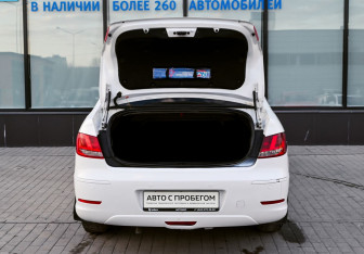 Подержанный автомобиль Peugeot 408 2013 года (18 фото)