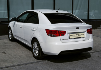 Подержанный автомобиль Kia Cerato Sedan 2010 года (3 фото)