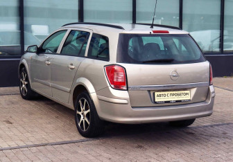 Подержанный автомобиль Opel Astra Wagon 2008 года (3 фото)