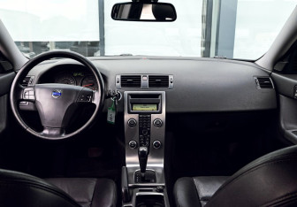 Подержанный автомобиль Volvo V50 2007 года (20 фото)