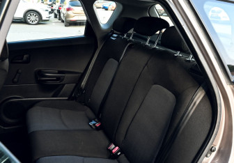 Подержанный автомобиль Kia Ceed Hatchback 2011 года (16 фото)