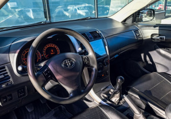 Подержанный автомобиль Toyota Corolla Sedan 2008 года (15 фото)