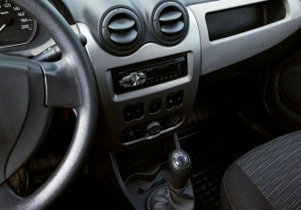 Подержанный автомобиль Renault Sandero 2012 года (9 фото)