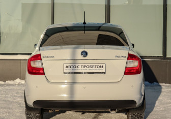 Подержанный автомобиль Skoda Rapid Liftback 2016 года (4 фото)