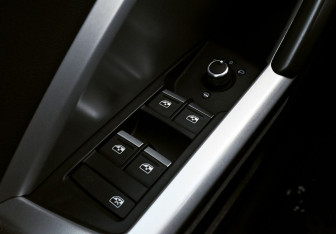 Подержанный автомобиль Audi Q3 2020 года (17 фото)