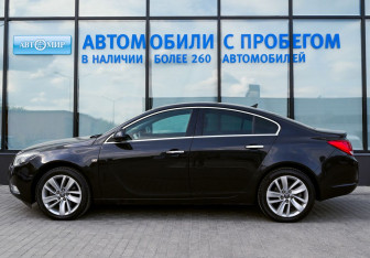 Подержанный автомобиль Opel Insignia Sedan 2013 года (2 фото)