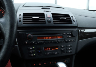 Подержанный автомобиль BMW X3 2007 года (12 фото)