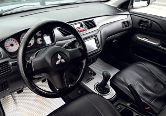 Подержанный автомобиль Mitsubishi Lancer Wagon 2008 года (14 фото)