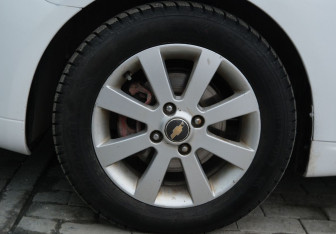 Подержанный автомобиль Chevrolet Epica 2010 года (19 фото)