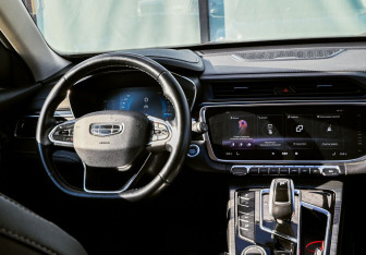 Подержанный автомобиль Geely Atlas Pro 2023 года (19 фото)
