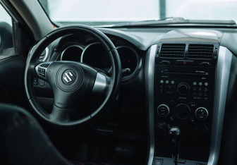 Подержанный автомобиль Suzuki Grand Vitara 2011 года (11 фото)