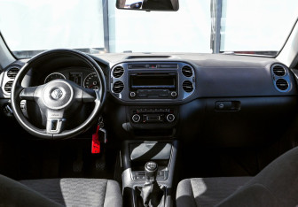Подержанный автомобиль Volkswagen Tiguan 2013 года (16 фото)