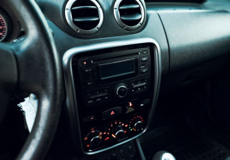 Подержанный автомобиль Renault Duster 2013 года (11 фото)