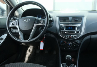 Подержанный автомобиль Hyundai Solaris Sedan 2014 года (10 фото)