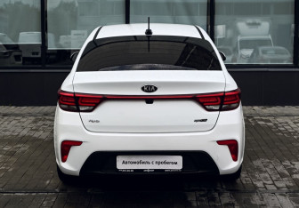 Подержанный автомобиль Kia Rio Sedan 2018 года (4 фото)